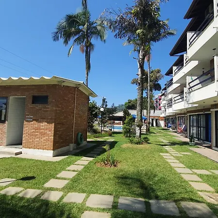 Casa em Condomínio Toninhas duas vagas de garagem-3