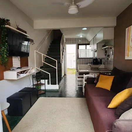 Casa em Condomínio Toninhas duas vagas de garagem-2
